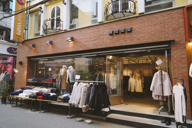 Title: A Guide to the Best Korean Fashion Stores for Women