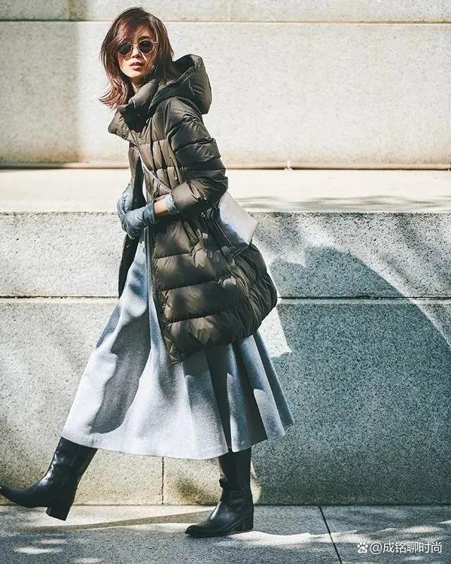 50岁女人穿的羽绒服，时尚、保暖与舒适共融