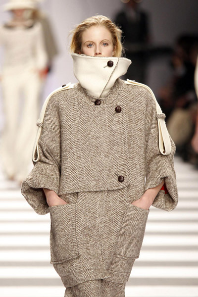 The Collection of羽绒服: A Fashionable and Warm Apparel for All Seasons