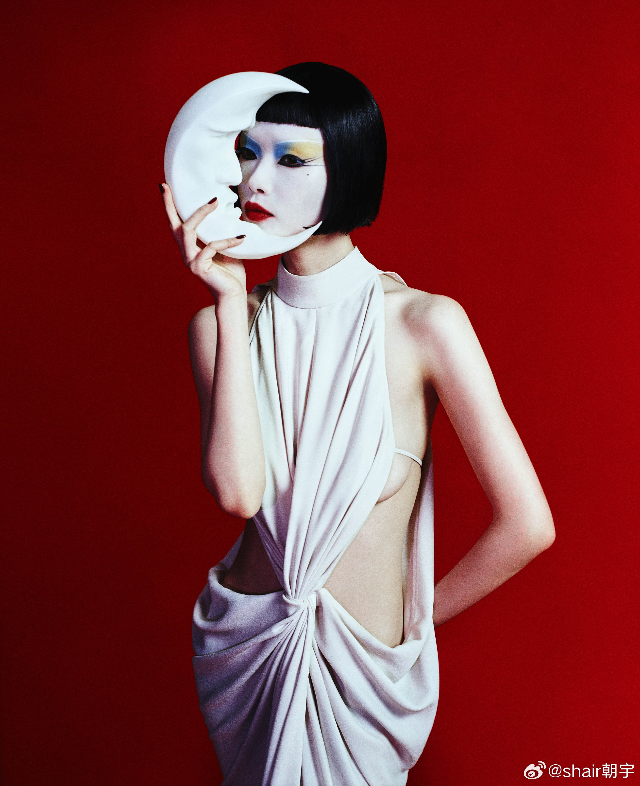 Title: Unveiling the Mystery: Liu Yaowens Cross-Gender Transformation in Makeup and Fashion