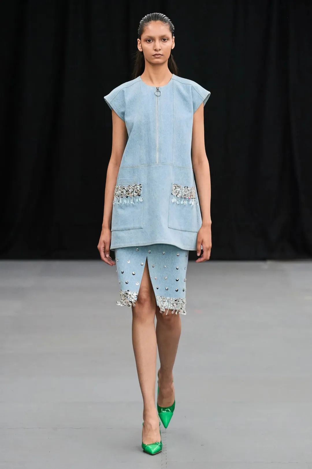 Trendy Fashion Clothing Images: A Showcase of Womens Fashion Trends