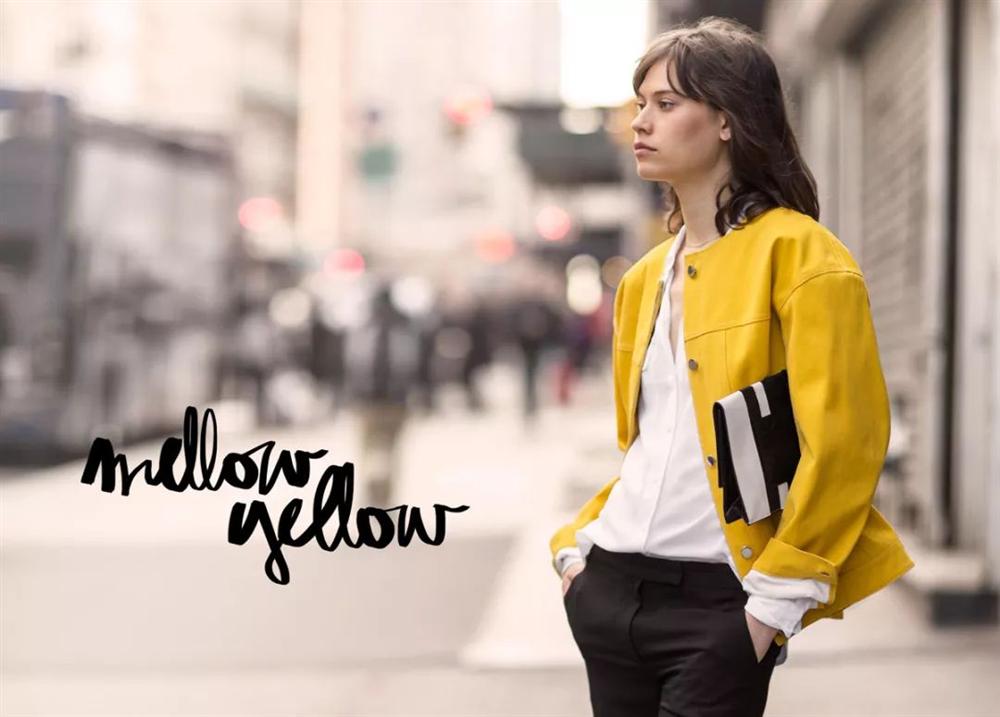 Title: The Urban Wardrobe: Redefining Womens Fashion in the City