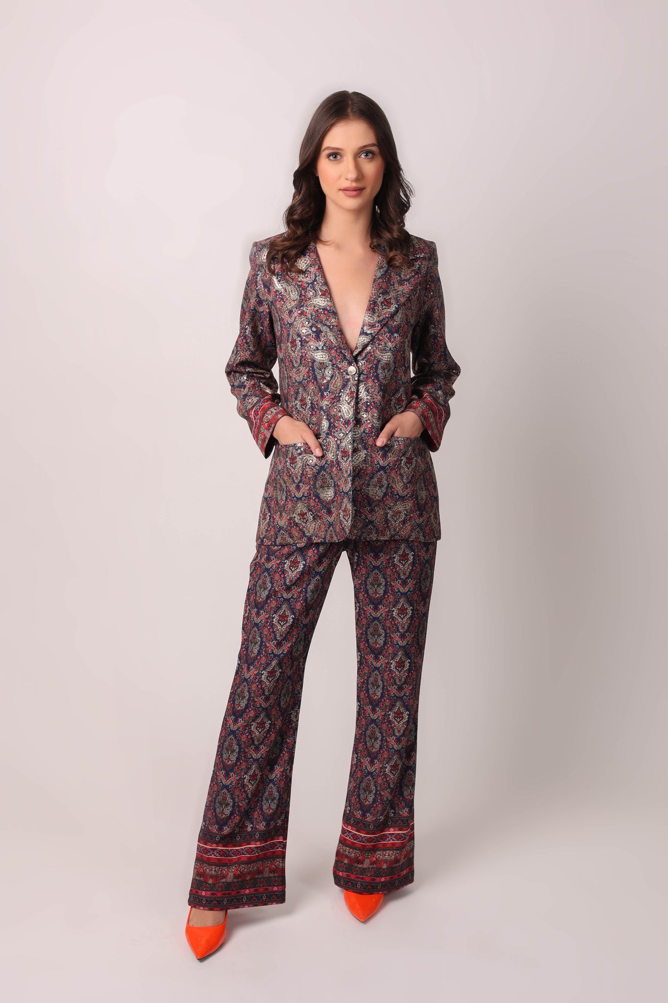 Title: Embracing the Elegance and Style: A Journey into the World of Mode Dara Womens Clothing