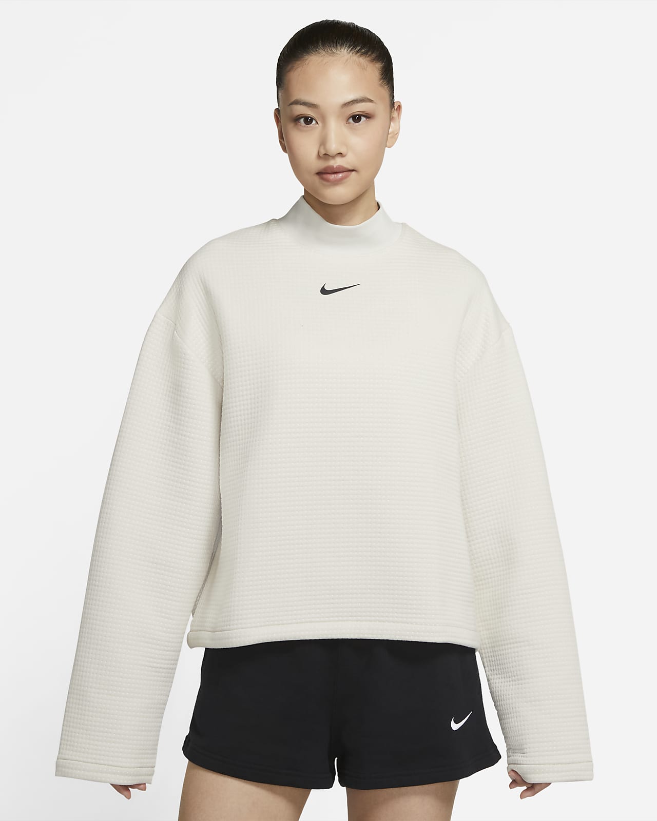 Title: Thermal Comfort and Style: A Review of Nike Womens Sportswear
