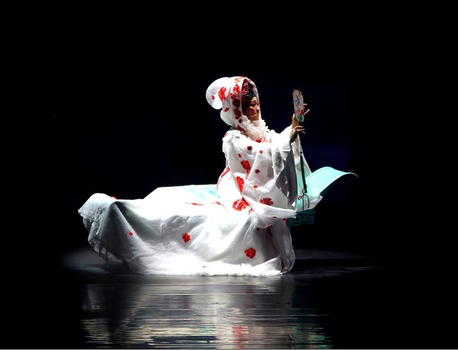 Title: Yi Yangqianxiscosplay images - A Glimpse into the World of Cross-dressing