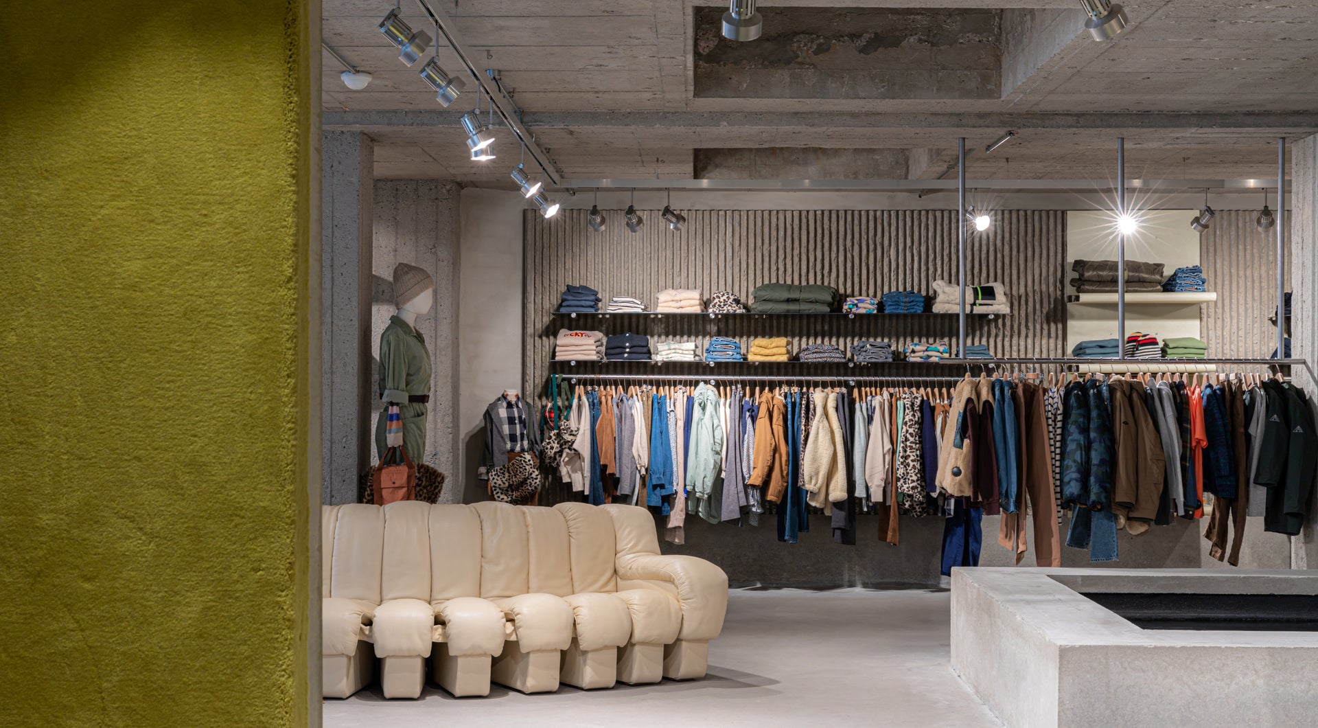 Title: Creating a Stunning Female Clothing Store Interior Design with Visual Effects Images