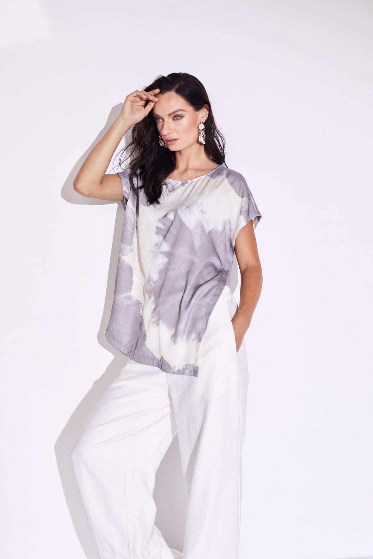 Title: Embracing the Elegance and Comfort of Bozhi Womens Clothing - An Exploration of Chinese Fashion