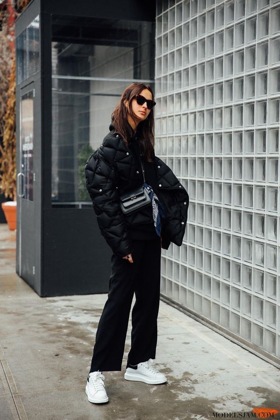 Black Mid-Length羽绒服搭配图片