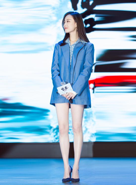 Title: Patrice羽绒服: 时尚界的宠儿