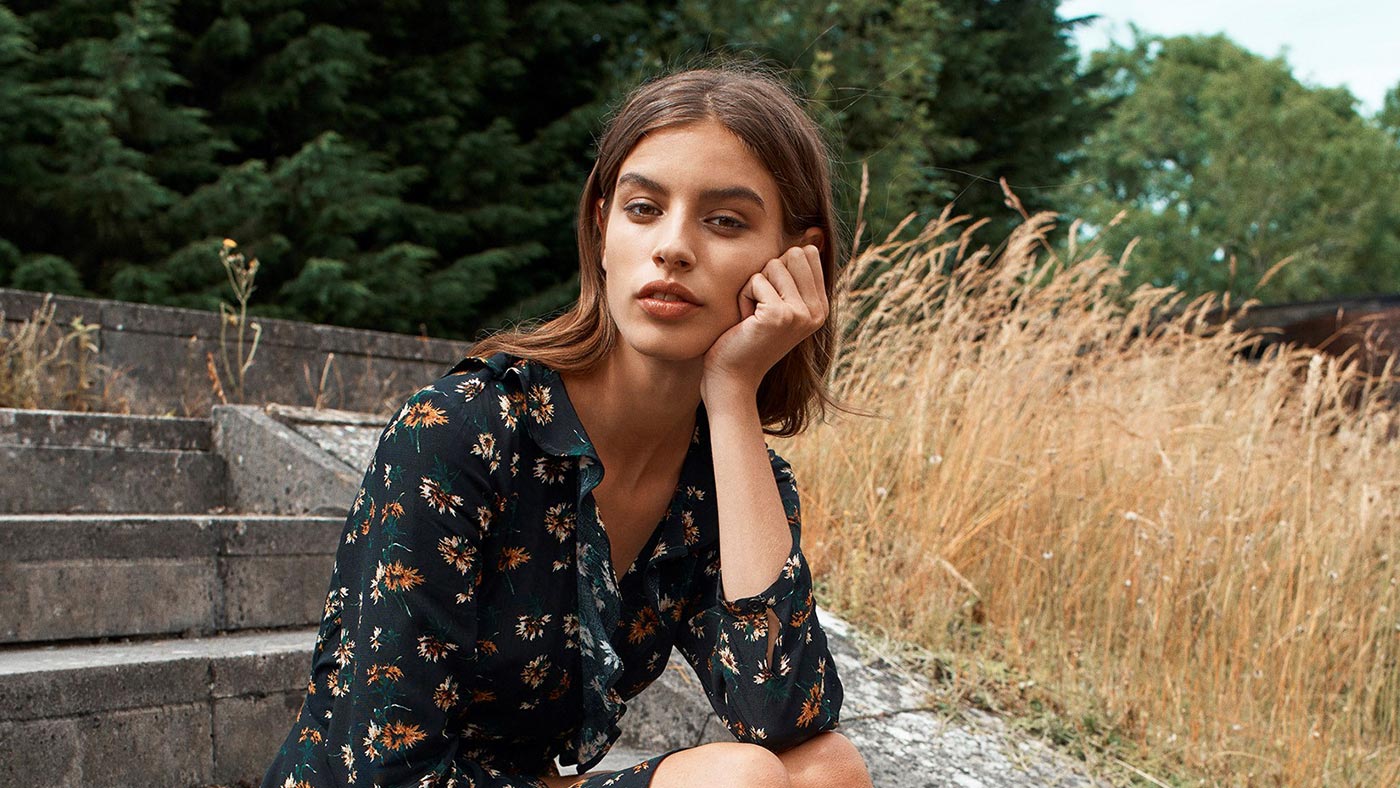 Title: This Years Latest Womens Summer Fashion: A Trendy Guide to the Seasons Best Styles