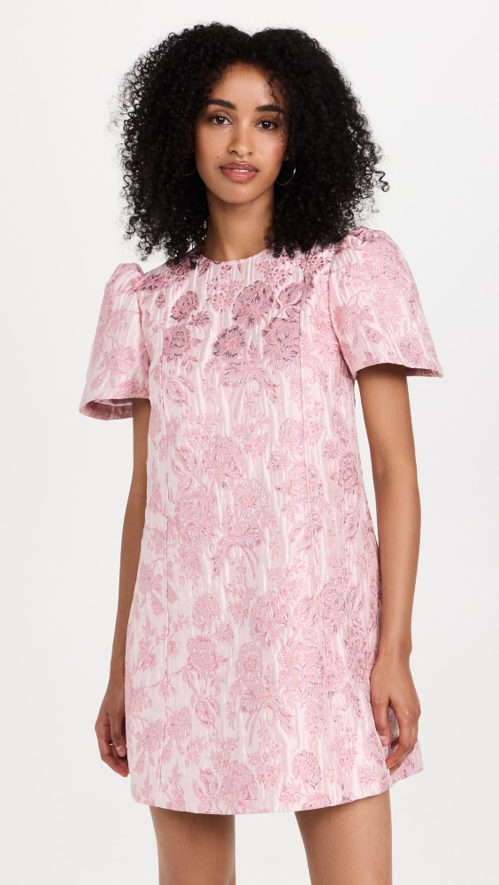 Title: Revamp Your Wardrobe with the Latest Mid-Sized Womens Summer Fashion Finds