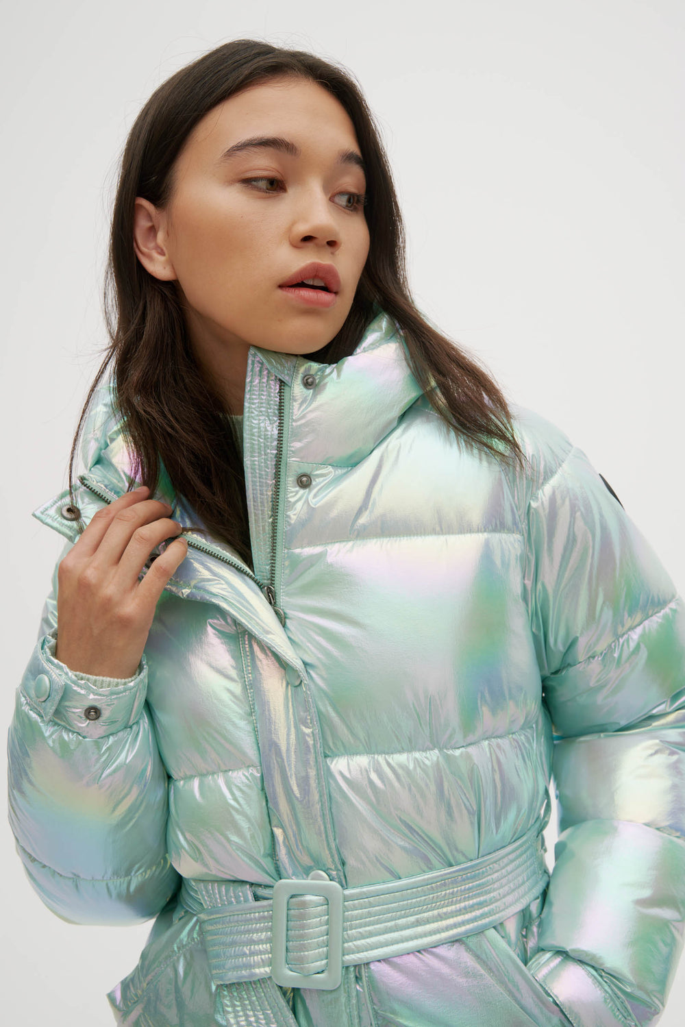 What to Wear to Look Slimmer as a Plus-Size Person in Winter: A Guide to羽绒服