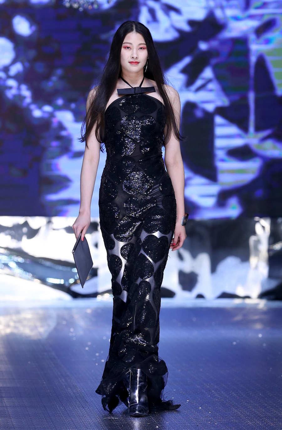 Title: Embracing Fashion and Feminine Beauty: An Exploration of Huaziyi Womens Clothing Official Store