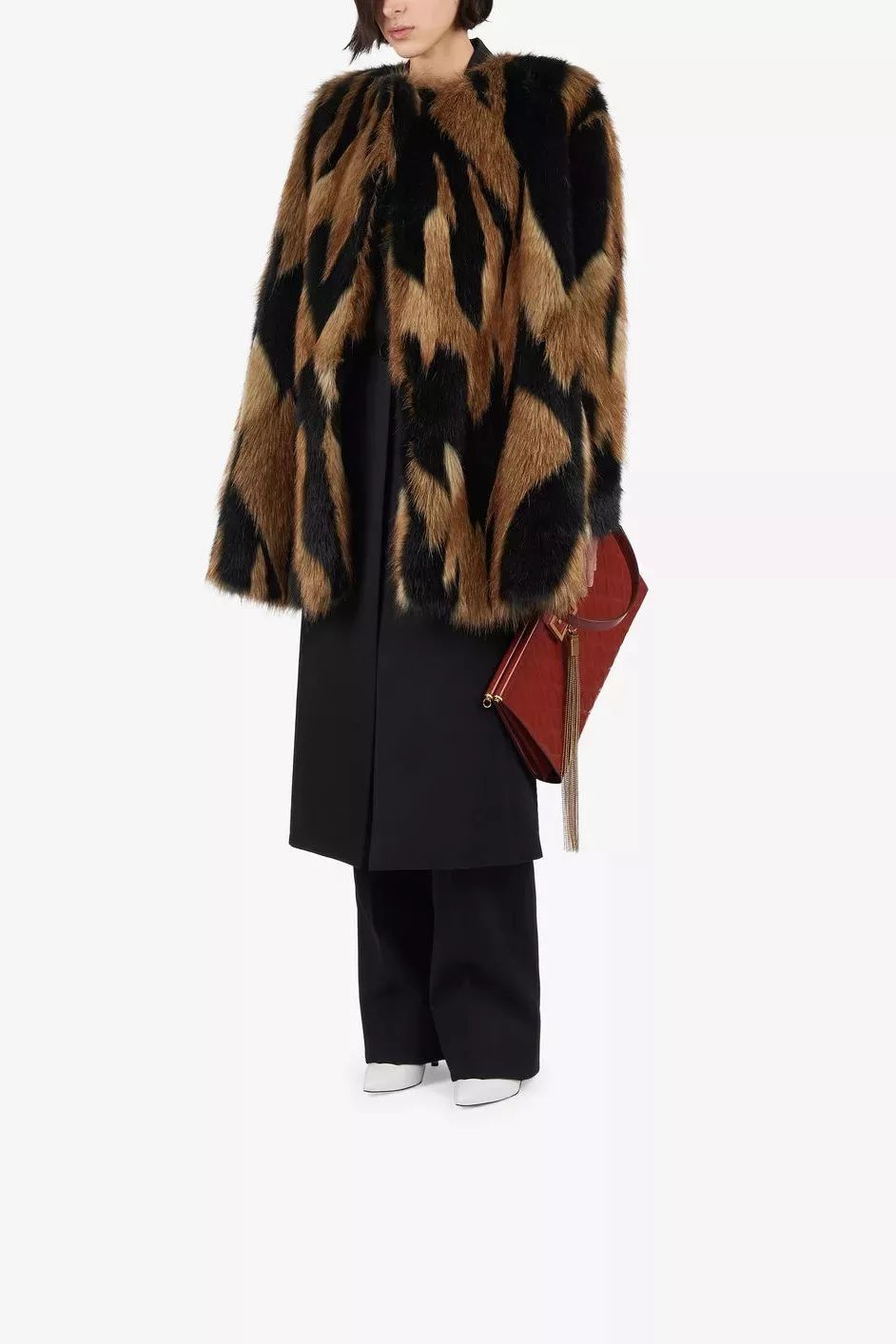 The Warmth of貂皮 vs. 羽绒服: A Comparative Analysis