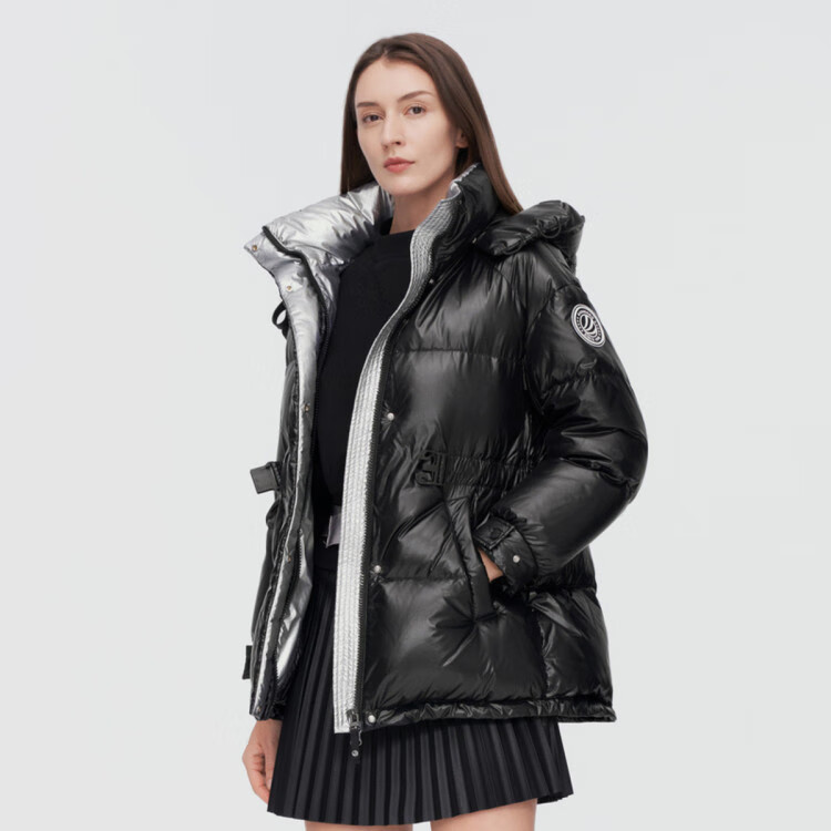 波司登新款女士短款羽绒服，引领时尚潮流，展现优雅魅力