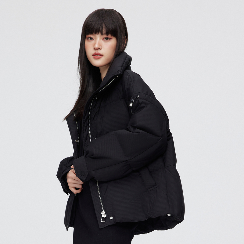 波司登新款女士短款羽绒服，引领时尚潮流，展现优雅魅力