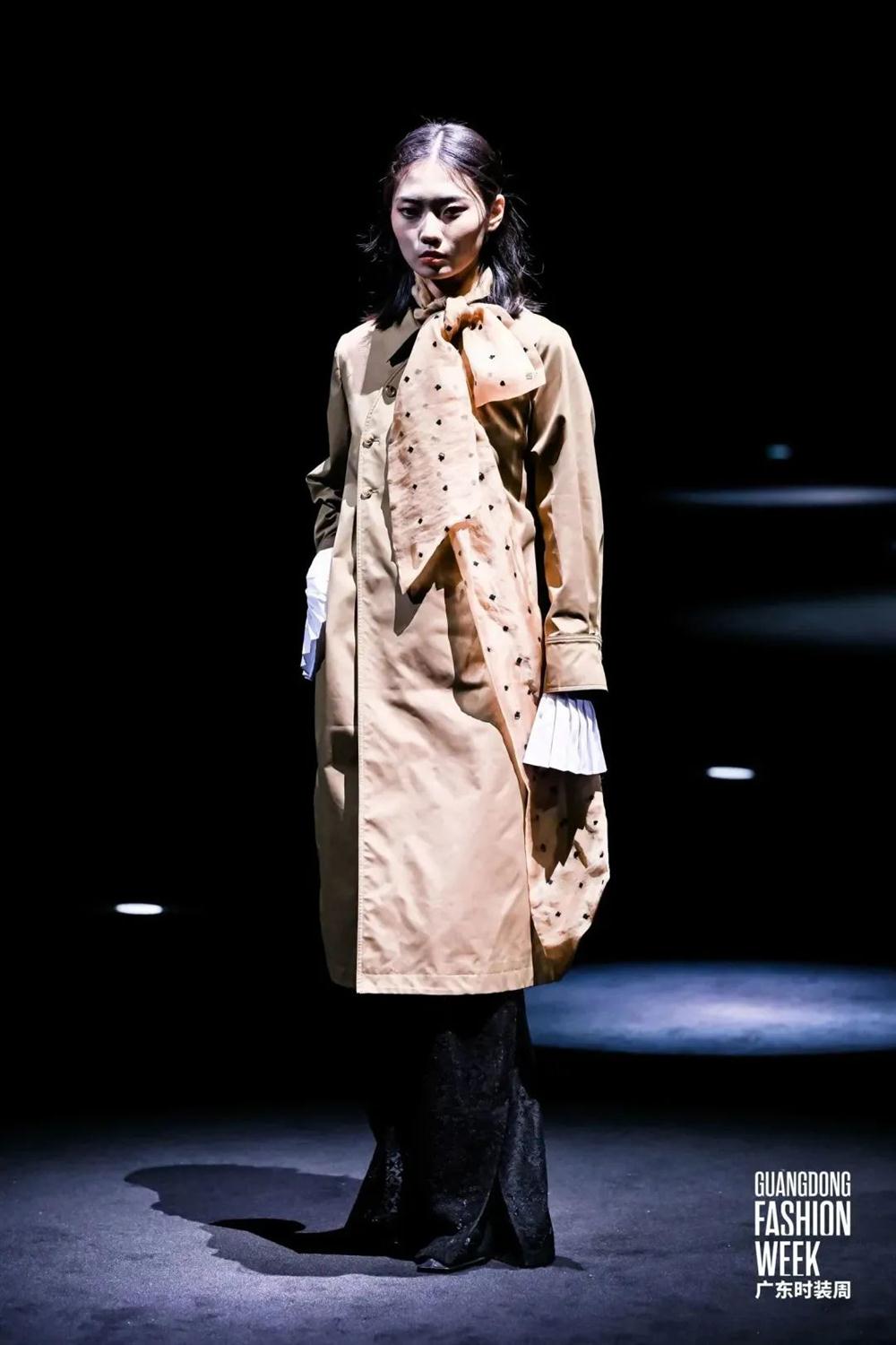 Title: Embracing Fashion: A Comprehensive Guide to Ai Ru Nv HuaNuan GongShang JuChuan