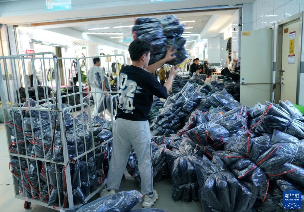 平湖羽绒服市场概述