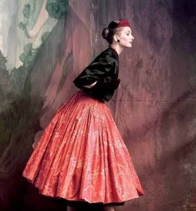 Title: Vintage Fashion: A Timeless Journey through the Exquisite World of Retro Womens Clothing
