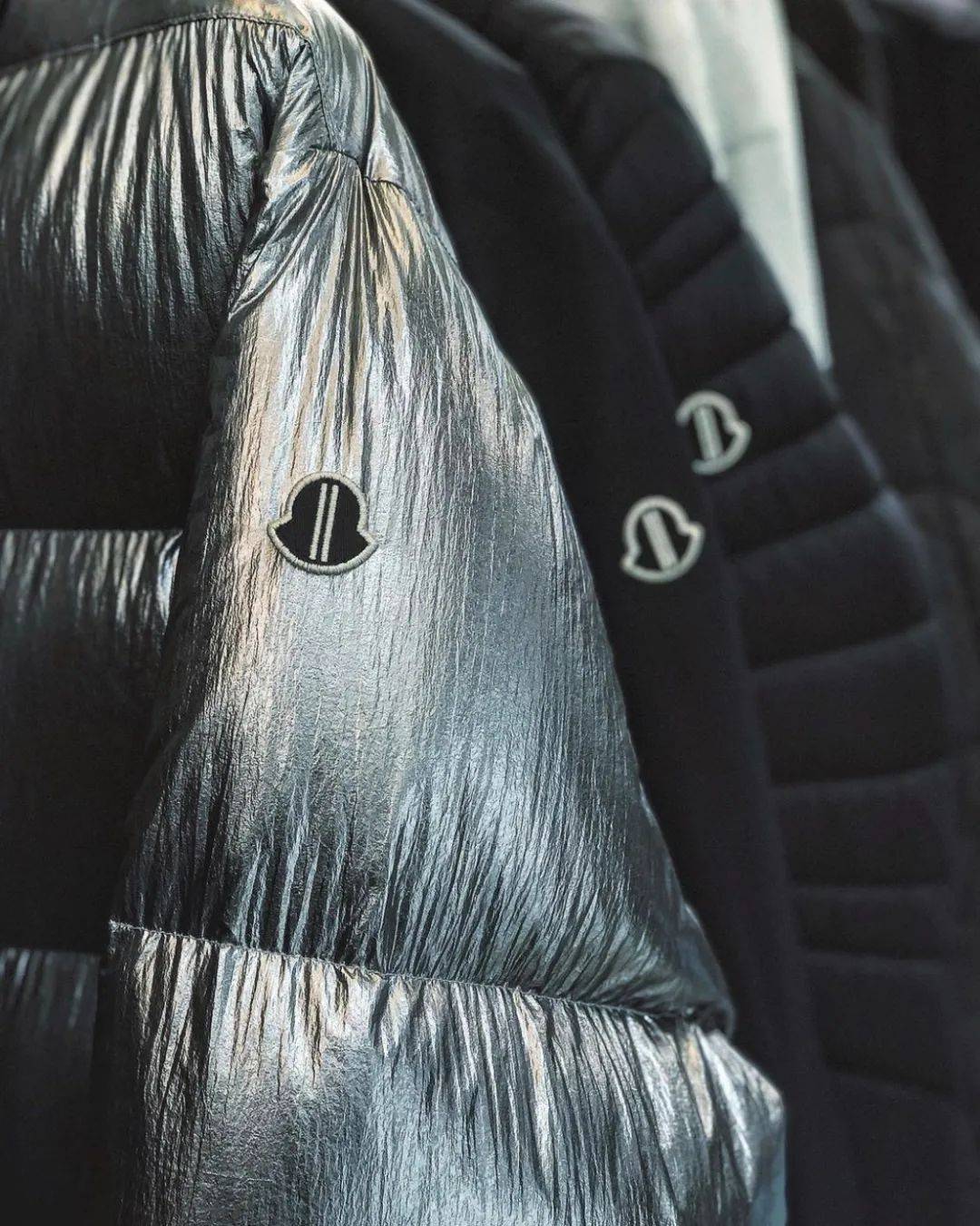 Why is Moncler羽绒服 expensive?