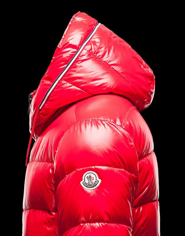 Why is Moncler羽绒服 expensive?