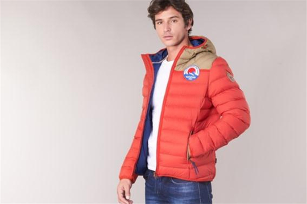 Napapijri羽绒服，时尚与功能的完美结合