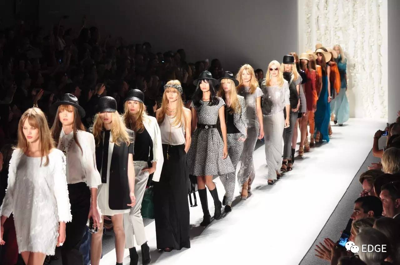 Title: Luxe Fashion: The Art of Opulence in Womens Clothing