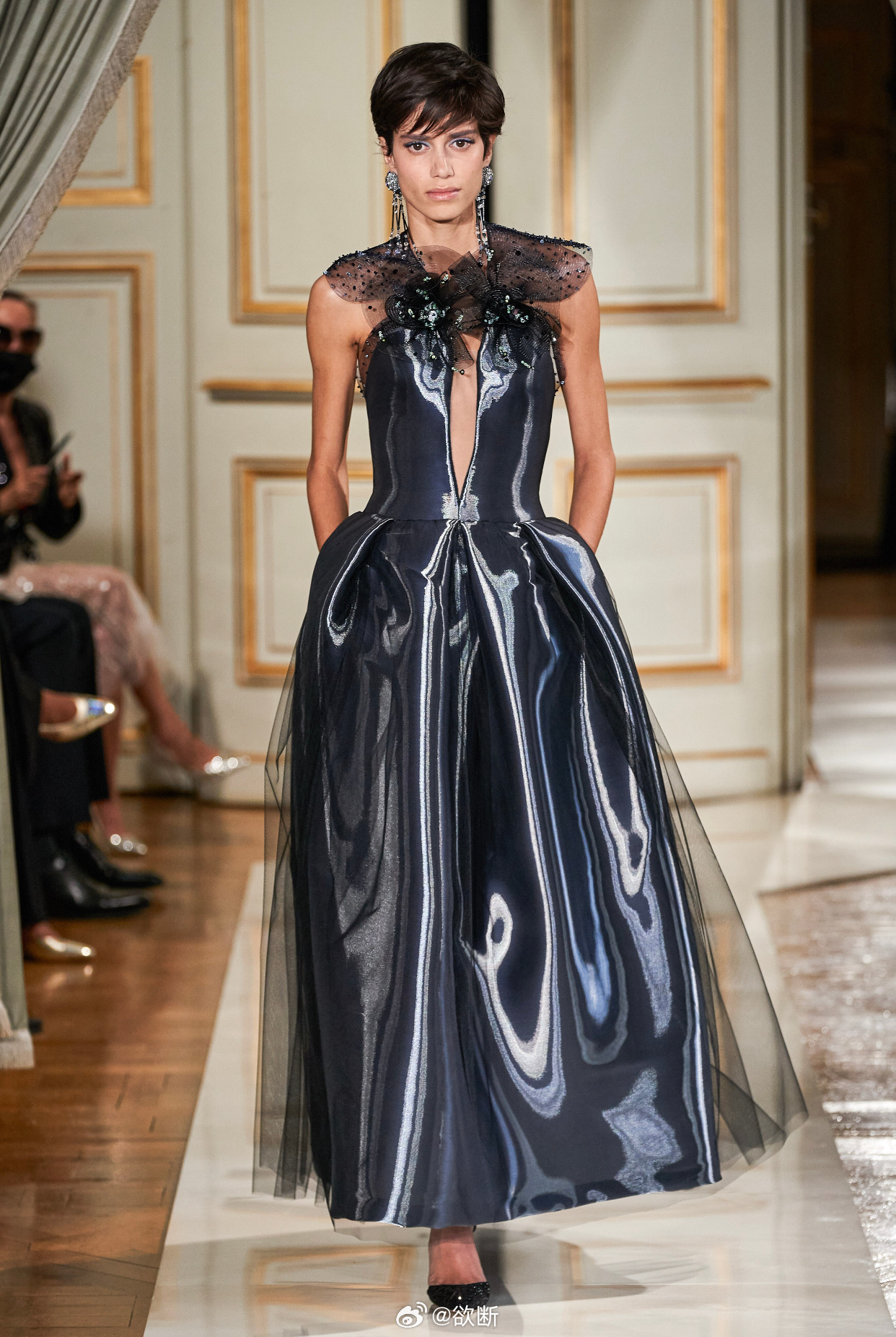 Luxury Fashion: The Art of Extravagant Womens Wear