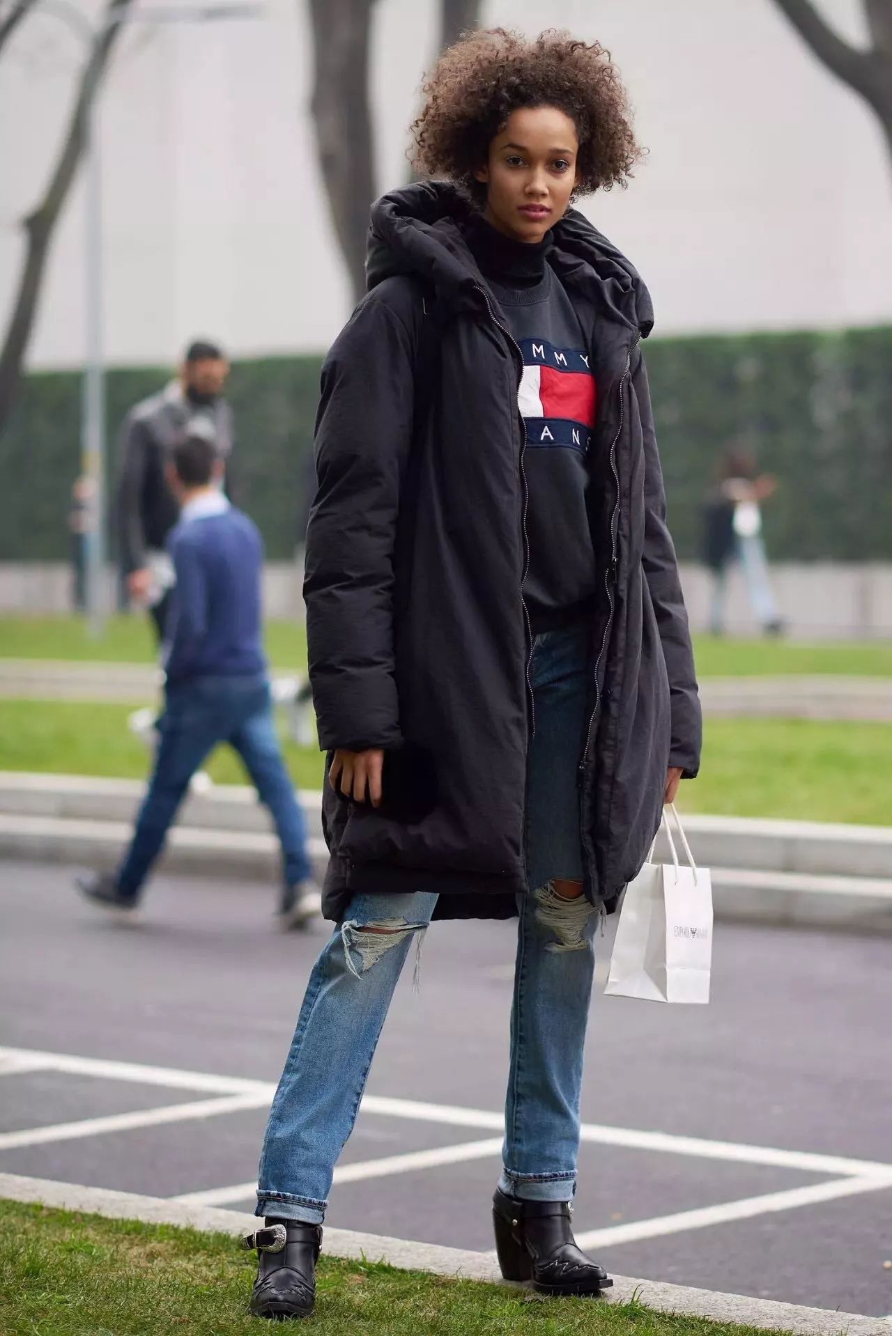 What Color毛衣 to Wear with a Gray羽绒服