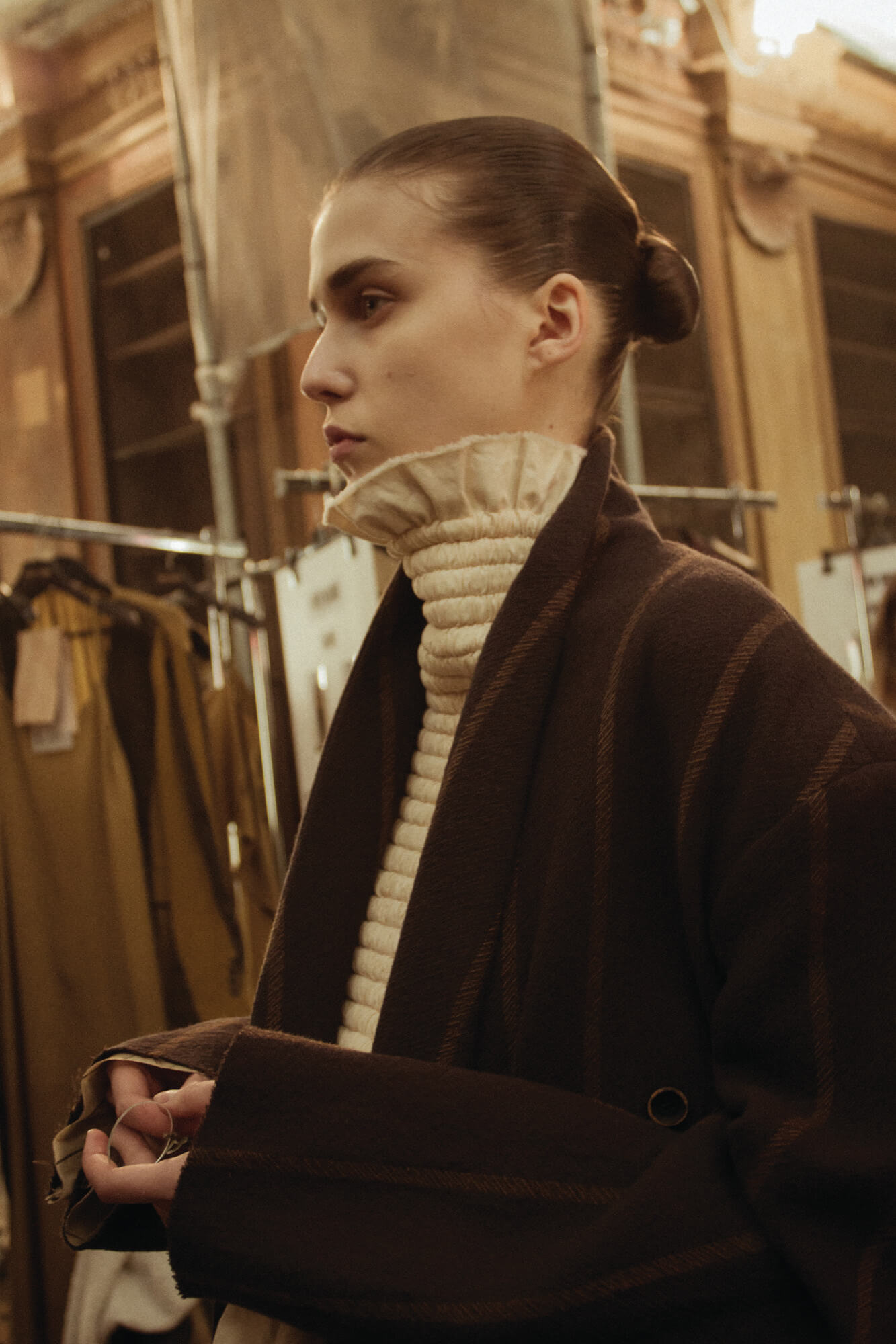 Title: Fall and Winter New Womens Wear: Fashionable, Warm, and Stylish