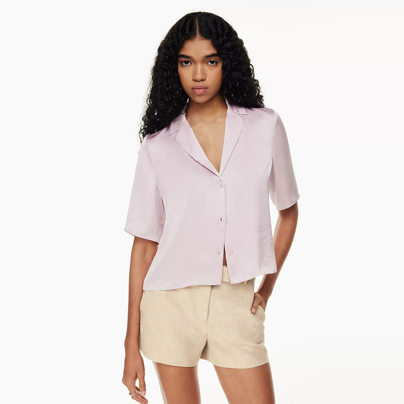 Title: The Art of Womens Short Sleeve Shirts: A Fashionable and Functional Piece for Any Outfit