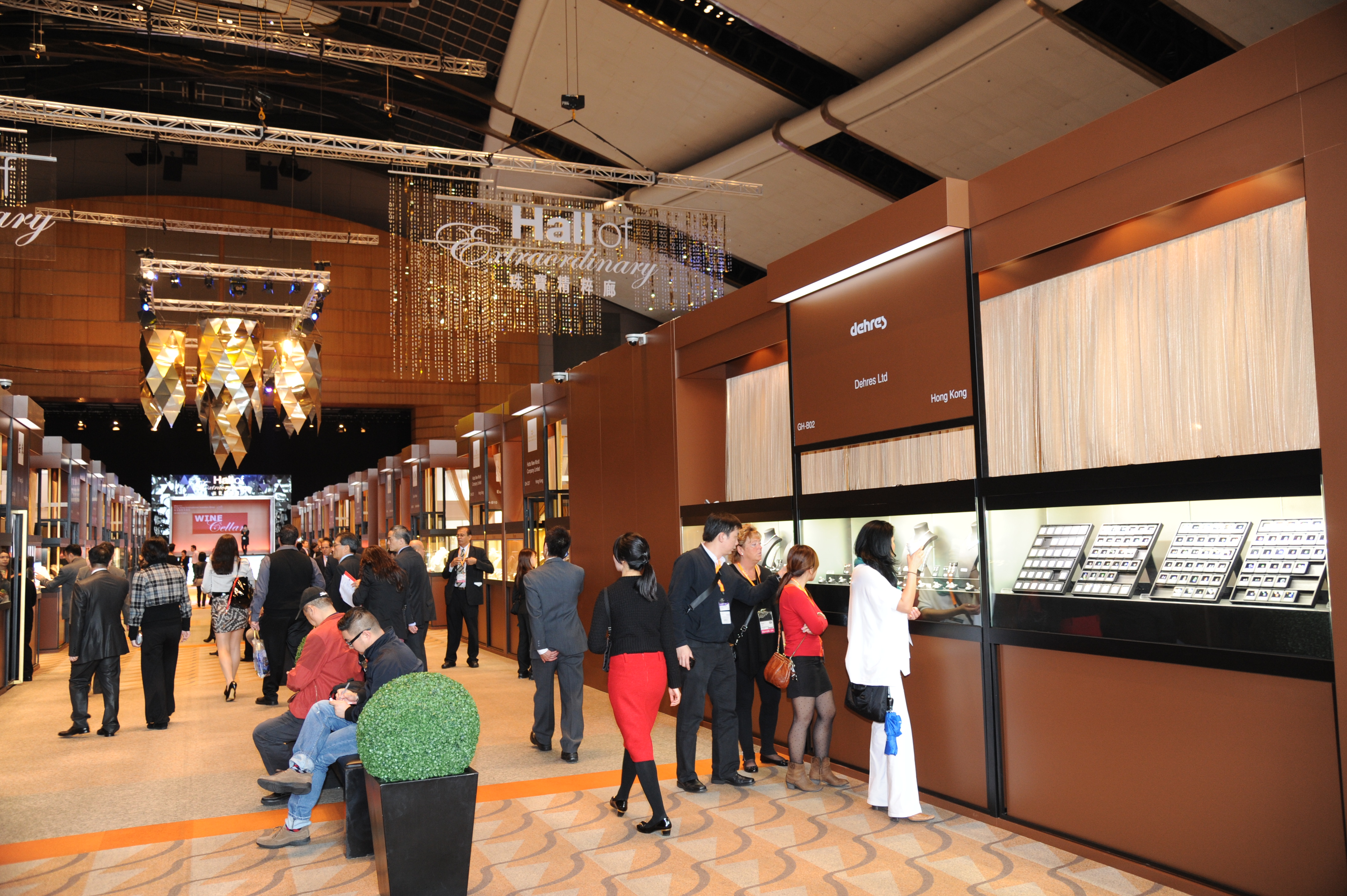 Title: The Alluring World of Female Fashion Stores: A Glimpse into the Enchanting Window Displays