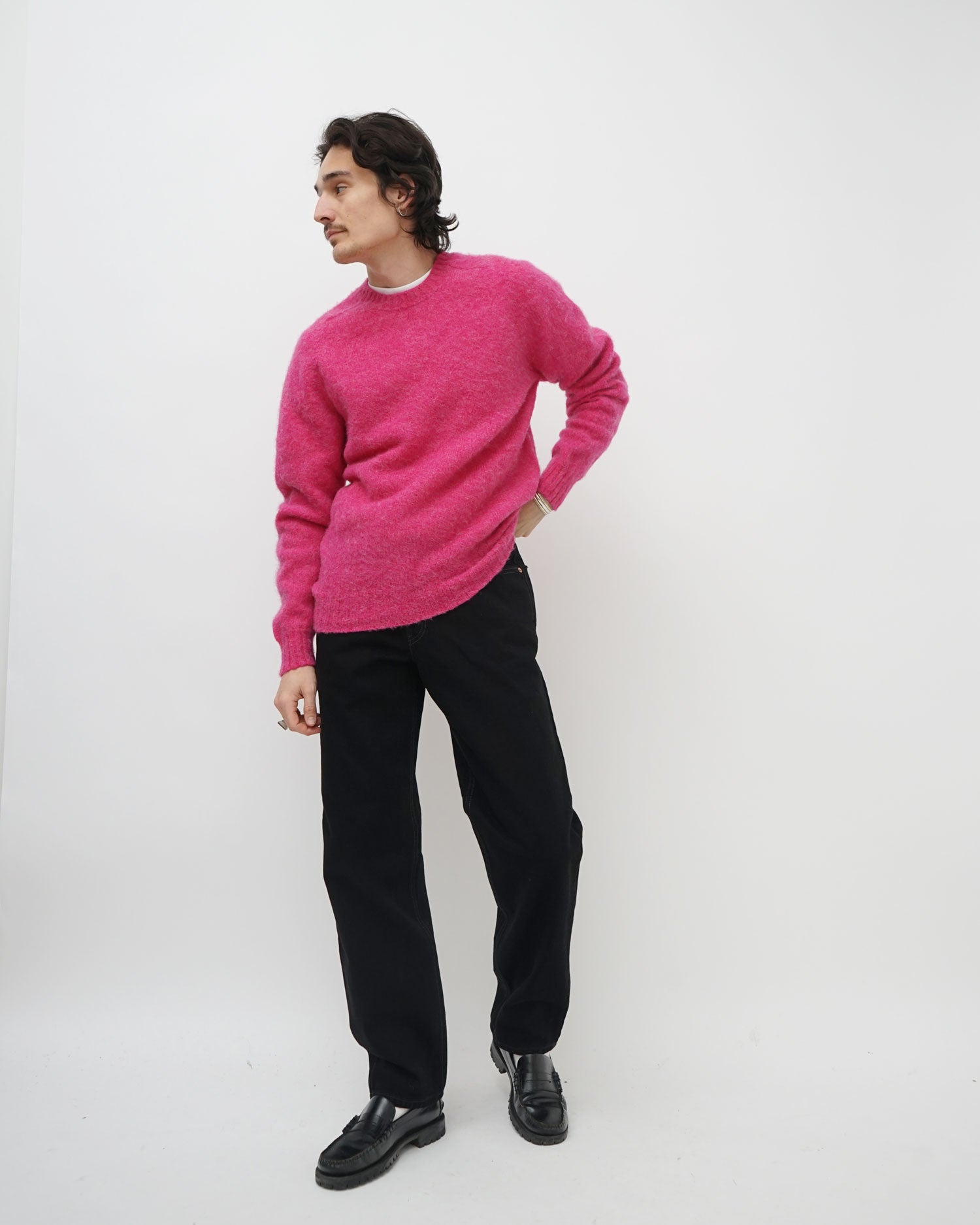 What Color Sweater to Wear with a Pink Down Jacket?