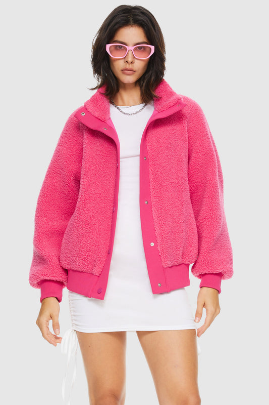 What Color Sweater to Wear with a Pink Down Jacket?