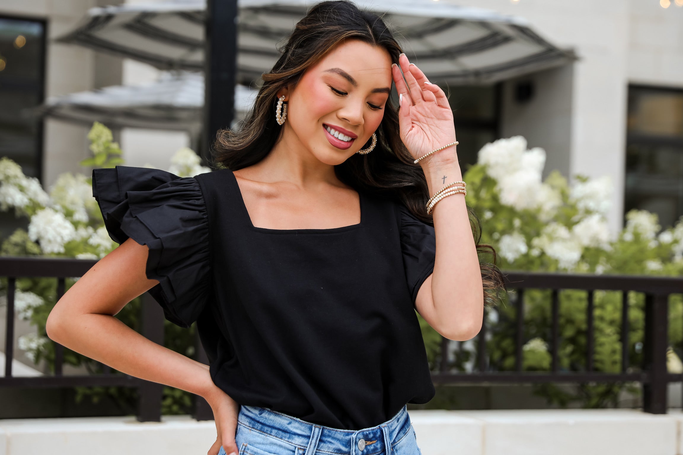 Title: Trendy Fashion: A Guide to Combining Womens Clothing for an Eye-catching Look