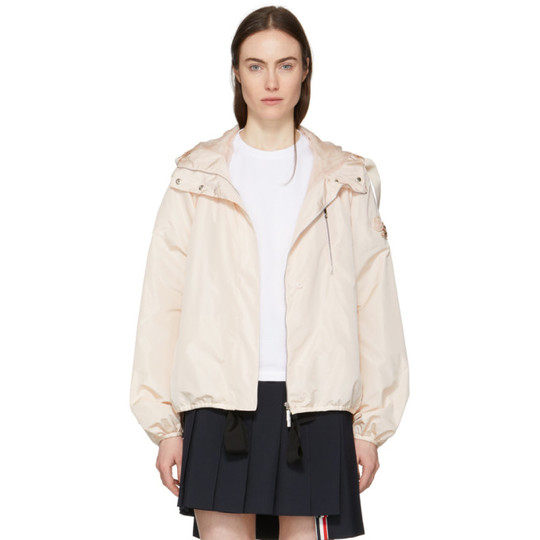 Ladies Windbreaker外套， A Fashionable and Functional Piece for the Modern Woman