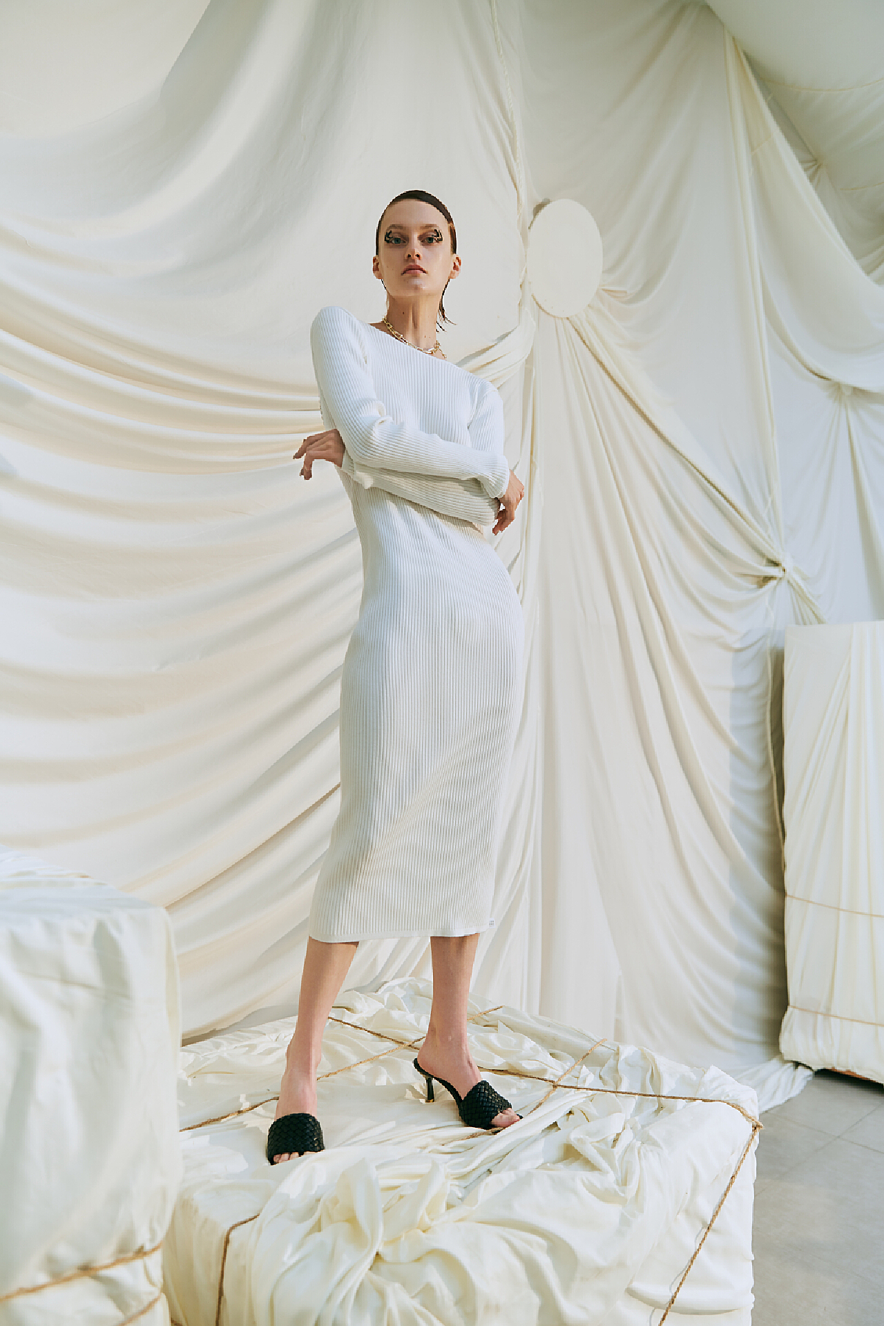 Title: A Womans Diary: A Journey Through Life, Love, and Fashion