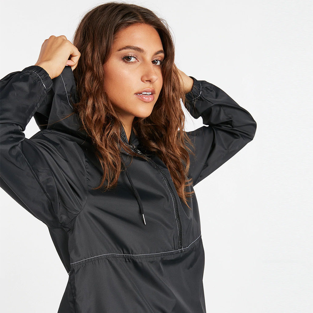 Title: The Art of Womens Windbreaker Fashion: A Comprehensive Guide to the Best Windbreaker Brands for Ladies