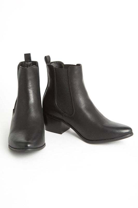Title: Unveiling the Allure of Womens Casual Shoes: A Fashionable and Comfortable Solution