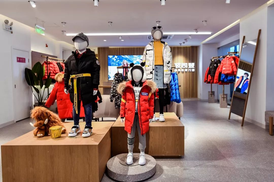 Wuhan Ice and Snow羽绒服专卖店，时尚与实用的完美结合