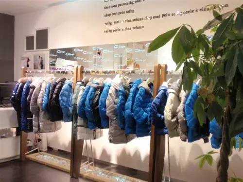 Wuhan Ice and Snow羽绒服专卖店，时尚与实用的完美结合
