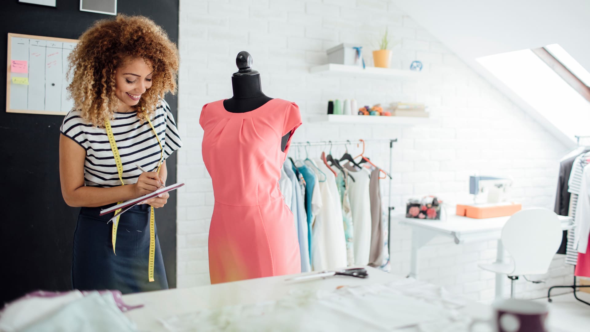 Title: The Art of Creating Iconic Female Clothing Stores on Taobao