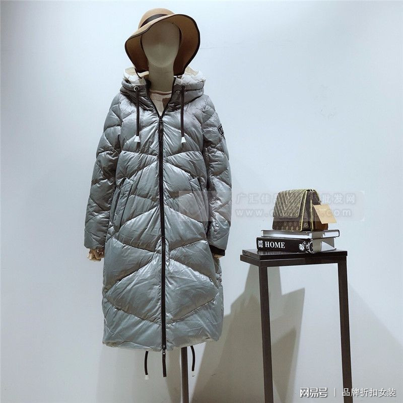 Luxury诺华羽绒服旗舰店，引领冬季时尚的奢华之选