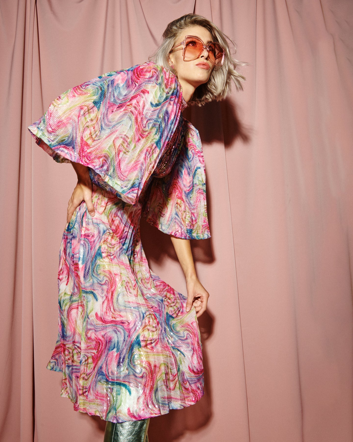 Title: The Art of Fashion: A Reflection on Baili Womens Clothing