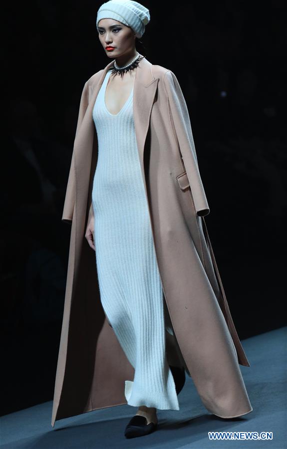 Title: Leading Fashion: An Insight into Li Xiu Womens Clothing
