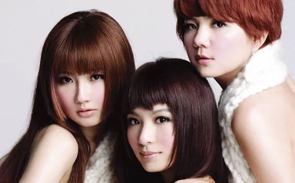 Title: Momo Womens Clothing: A Fashionable and Comfortable Choice for Women