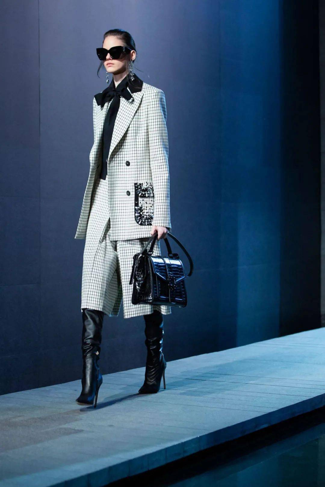 Title: Dive into the World of Dior Womens Fashion: A Masterpiece of Style, Elegance, and Innovation