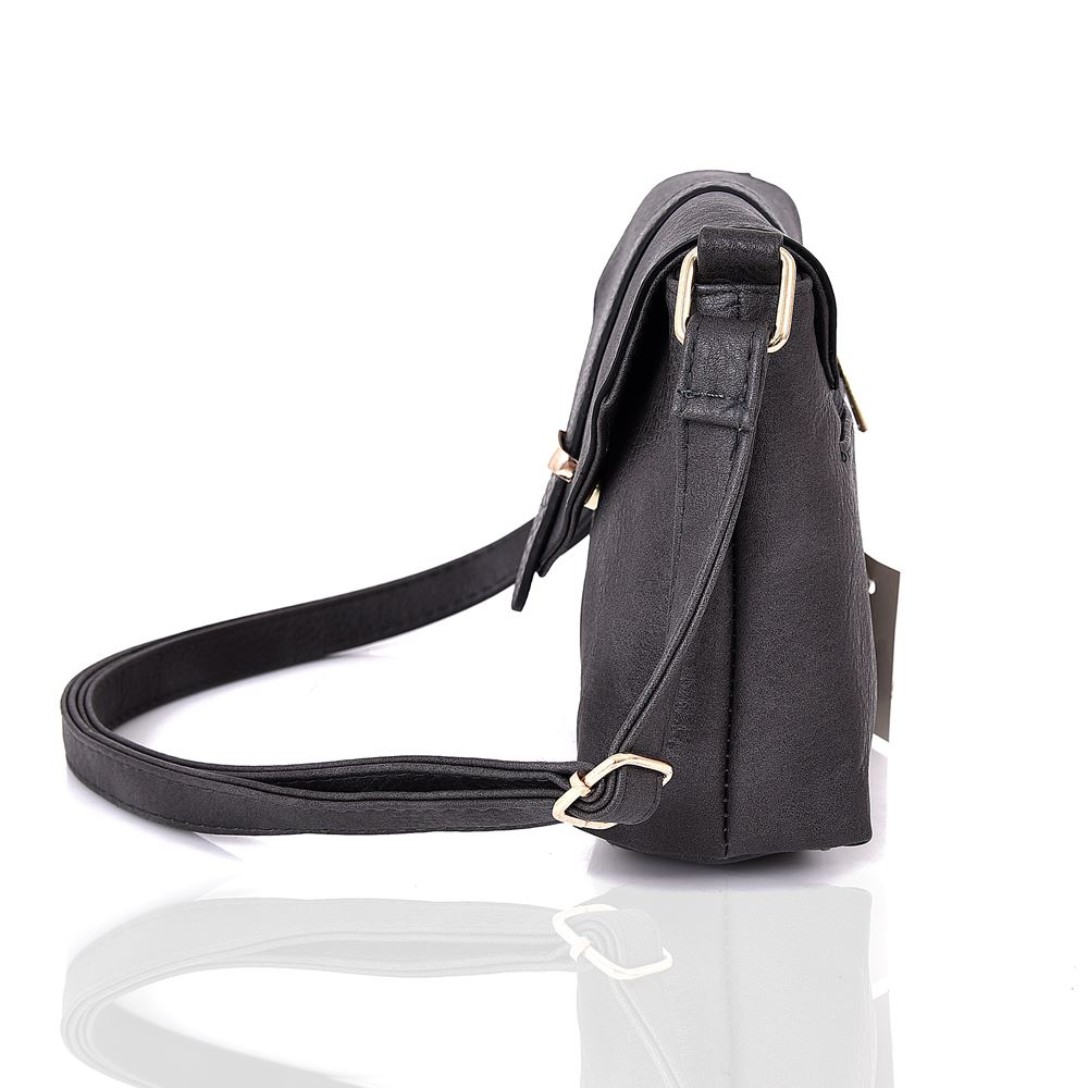 Title: Anta Womens Fashionable Outerwear: Style Meets Performance
