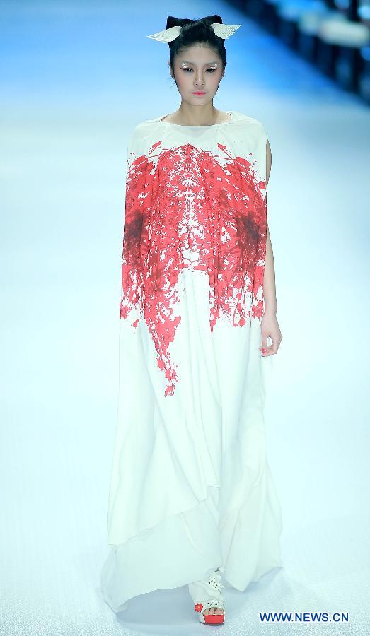 Title: Reviving Traditionalchinese Fashion: The Unique Tale of Weiwei Womens Clothing