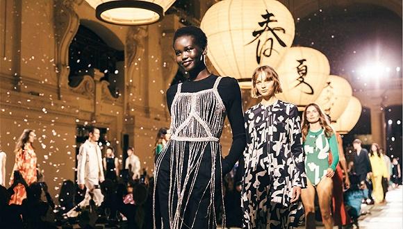 Title: Embracing the Allure of Da Shun Womens Fashion: A Glimpse into the World of Exquisite Couture